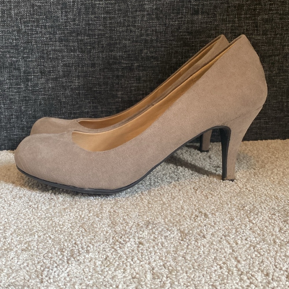 CL Laundry Tan Suede Heels